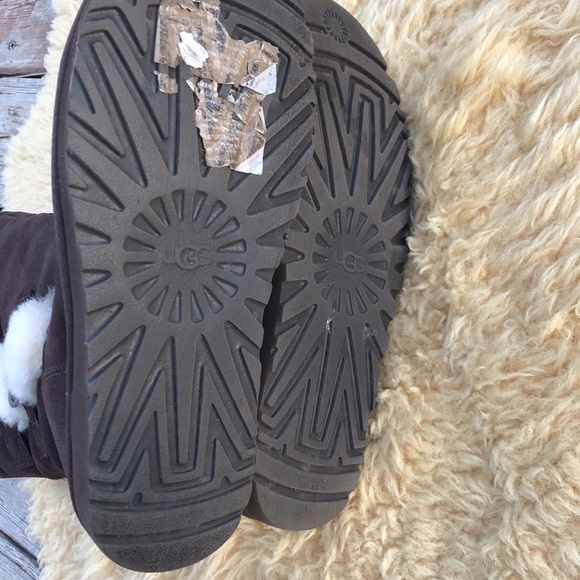 UGGS - Picture 7 of 7